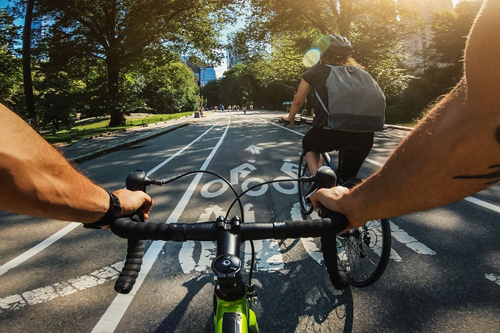 personas montando bicicletas